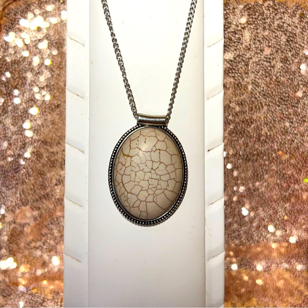 Crackled oval stone necklace